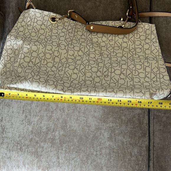 Calvin Klein Saffiano leather bag - Picture 3 of 7